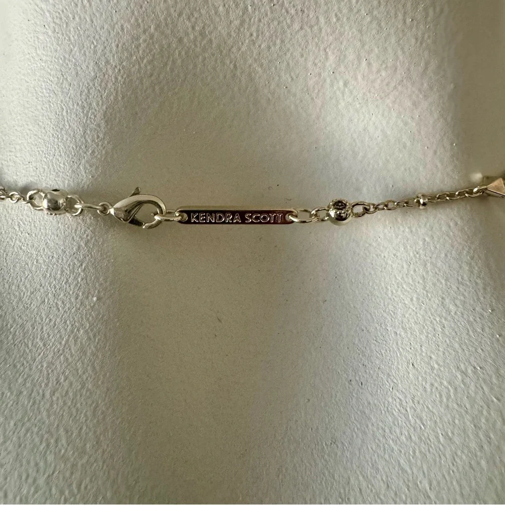 Kendra Scott - Winifred Necklace in crystal and gold finish - Picture 6 of 8